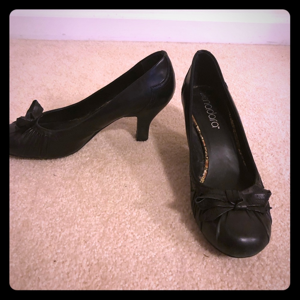 Black Mary Jane ribbon pumps